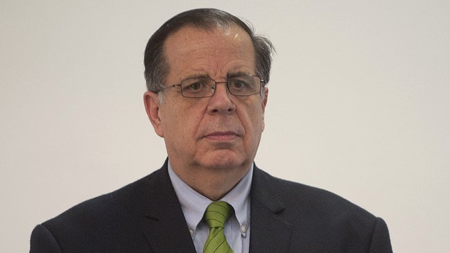 Siguen las gestiones en la DC para evitar la renuncia de Gutenberg Martínez