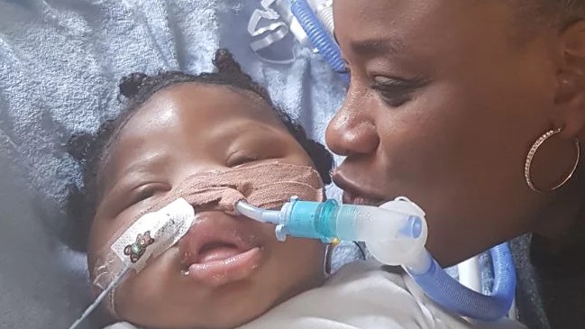 Justicia británica ordenó desconectar a niño con daño cerebral