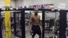 ¿Se viene la revancha? Floyd Mayweather entró a una jaula de MMA y Conor MgGregor se burló