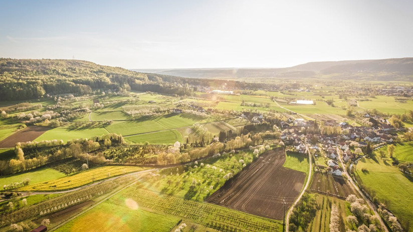 Compró un pueblo y se arrepintió, ahora quiere que le regresen el dinero