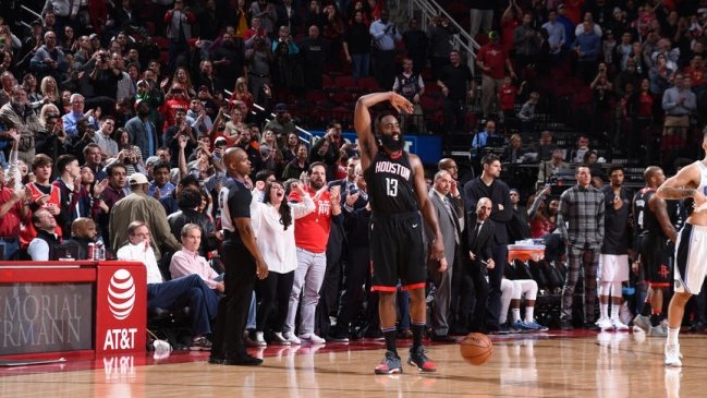 James Harden hizo historia con 60 puntos en un triple-doble