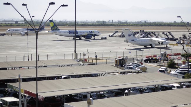 Diferencias entre ministerios frenan proyecto de bus del Transantiago al Aeropuerto