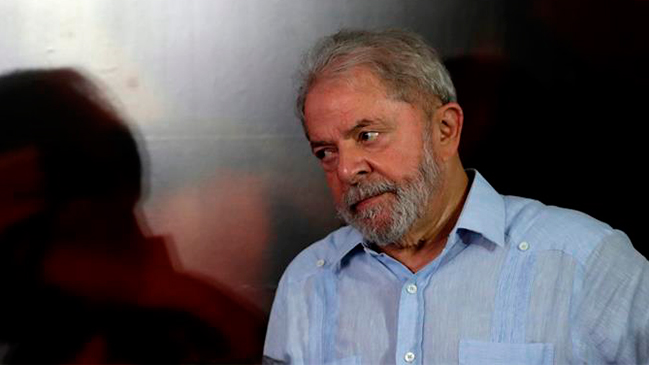 Juez ordenó devolver el pasaporte a Lula