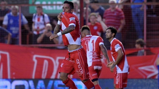 Lucas Barrios volvió al gol en triunfo de Argentinos Juniors en la Superliga trasandina