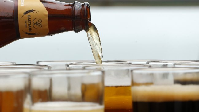 Ecuador: Un muerto y dos intoxicados por ingerir alcohol metílico