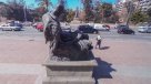 Camión dañó escultura en el frontis del Museo de Bellas Artes