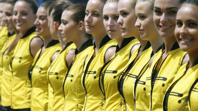 Azafatas de la Fórmula 1 serán sustituidas por niños