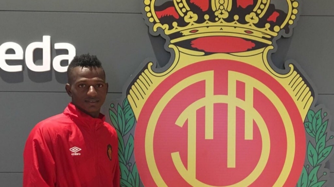 Liverpool fichó a promisorio zaguero colombiano y lo envió a préstamo a Mallorca
