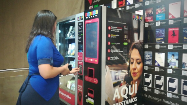 Metro estrenó moderno sistema para prestar libros