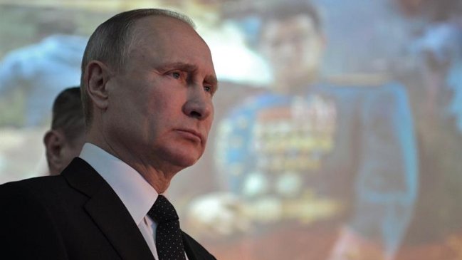  Putin arrasa en las encuestas presidenciales  