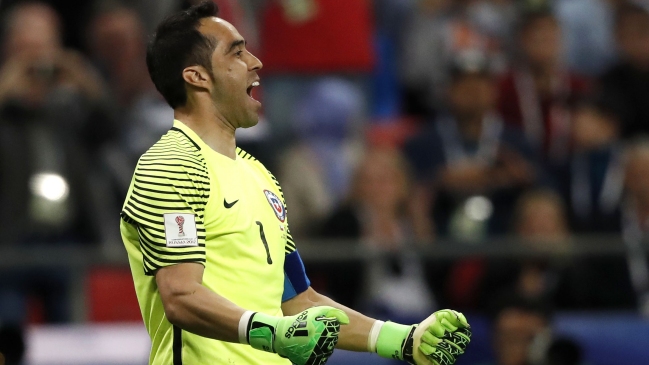 Claudio Bravo troleó a hinchas de U. de Chile que le recordaron un triunfo de 2004