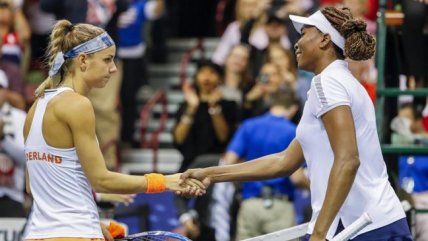 Estados Unidos contó con triunfos de Venus Williams y Vandeweghe para tomar ventaja sobre Holanda