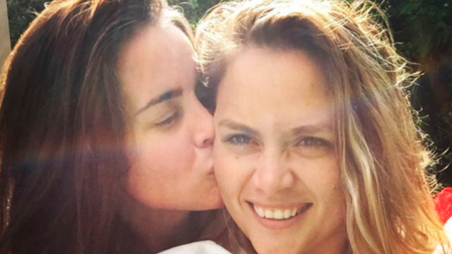 Polémica en Miami por despido de profesora de colegio católico tras casarse con su novia