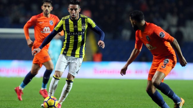 Fenerbahce de Mauricio Isla derribó a Basaksehir y se acercó al liderato de la liga turca