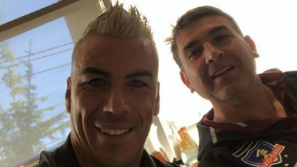   Esteban Paredes pagó su apuesta y se sumó al cambio de look de Valdés y Orión 