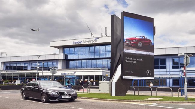 Cierran aeropuerto en Londres tras hallazgo de bomba de la II Guerra Mundial