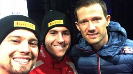   Chilenos Fernández y Riquelme posaron con Sebastien Ogier a horas del Rally de Suecia 