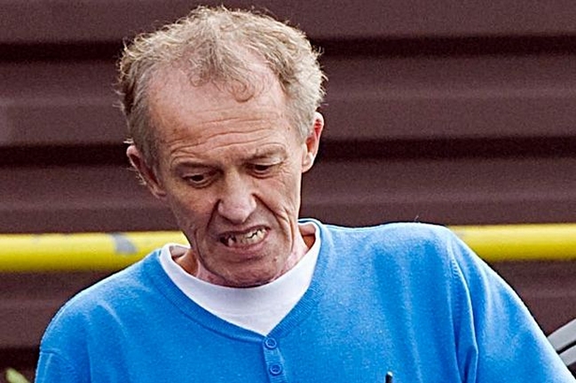 Ex técnico inglés es condenado por 43 cargos de abuso sexual