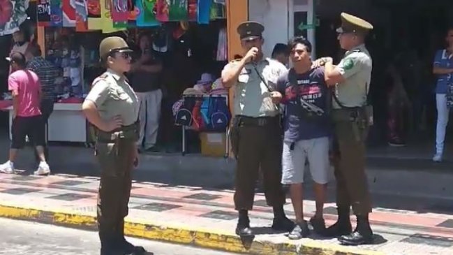 Arica: Viralizan detención de hombre por vender rosas en la calle durante San Valentín