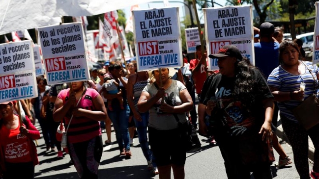 Cientos de personas marcharon en Argentina contra los despidos en el Estado
