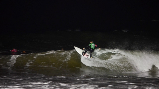Este sábado continuará el surf nocturno de 