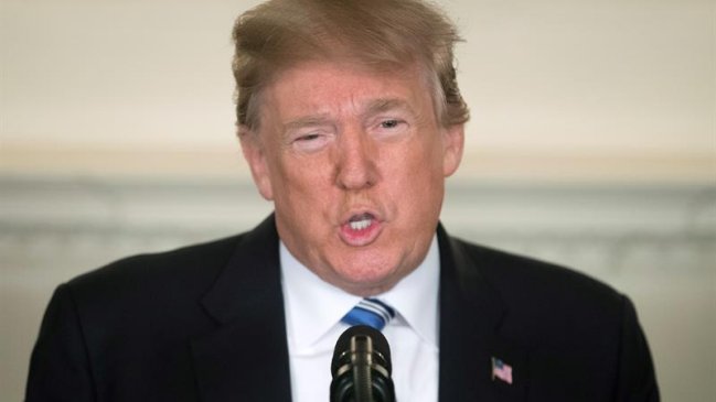 Trump criticó al FBI por investigar trama rusa en lugar de prevenir tiroteo en colegio