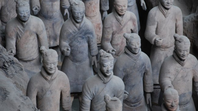 Molestia en China contra EEUU por daños a guerrero de terracota: Joven rompió un dedo y se lo llevó