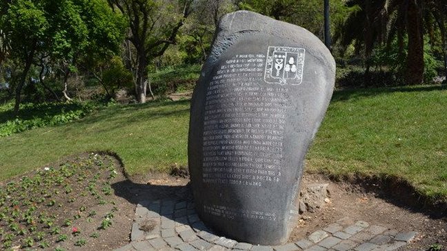 Sujetos vandalizaron piedra con carta de Pedro de Valdivia en cerro Santa Lucía