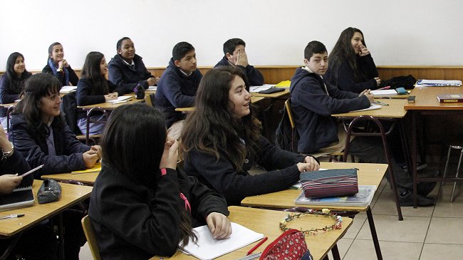 CNED cuestionó ramos de Ciencias Naturales, Filosofía y Orientación para 3° y 4° medio