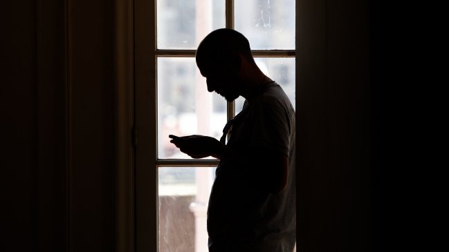 Condenan a dos años y medio de cárcel a tuitero que incitó violencia contra mujeres