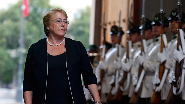 Presidenta Bachelet volvió este lunes a La Moneda