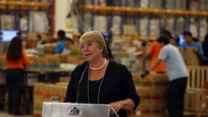   Presidenta Bachelet visitó centro de distribución de textos escolares 