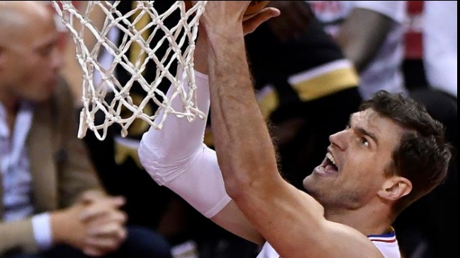 El brasileño Tiago Splitter anunció su retiro del baloncesto