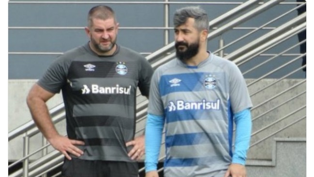 Futbolista brasileño trolleó a seguidor que lo trató de 