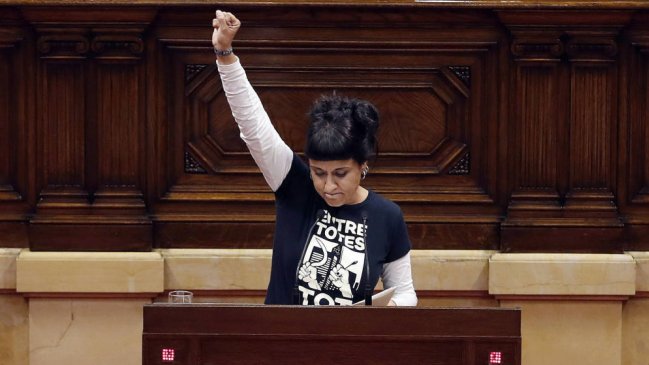 Líder de partido independentista catalán huye de la justicia