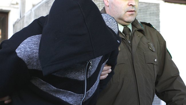 Dos sujetos entraron a la casa de un vecino y le robaron dinero y su tele