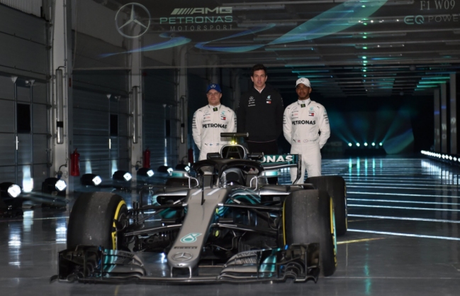 Mercedes presentó su monoplaza para 2018