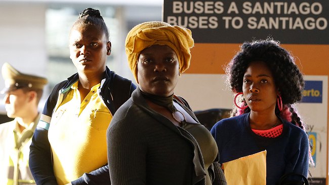 Amnistía Internacional: Empezamos a ver hasta qué punto los chilenos son racistas