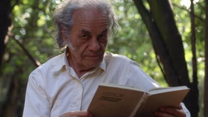 Hijo menor de Nicanor Parra enfrenta polémica por cuadernos perdidos de su padre