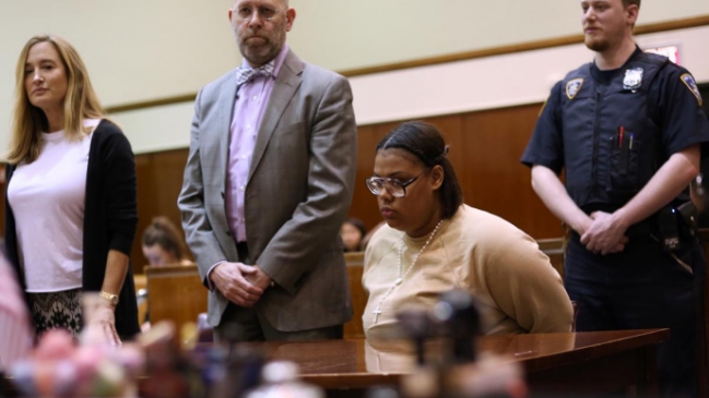 Condenan a 16 años de prisión a mujer que fue de compras con el cadáver de su hijo