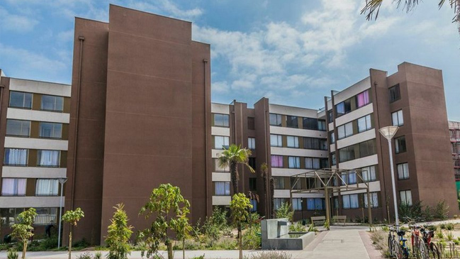 Mujer amortiguó caída de una guagua desde un cuarto piso en Cerrillos