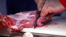 Joven cambiaba las etiquetas de las carnes en el supermercado para pagar menos