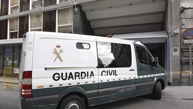 Un grupo de hombres asaltó a una mujer cuando ella era violada