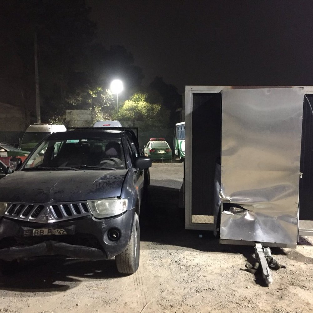 Dos detenidos tras persecución policial: Se movilizaban en carro de comida rápida