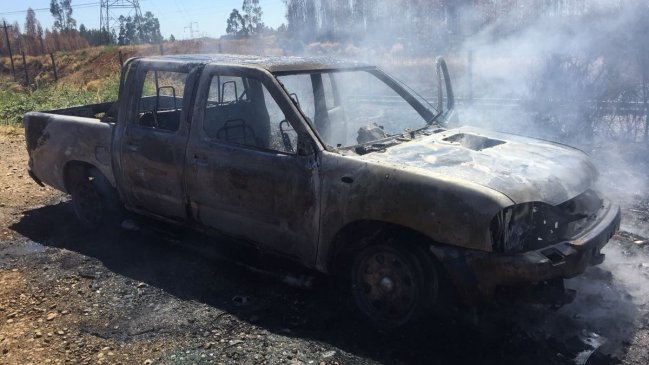 Encapuchados quemaron una camioneta forestal en Pidima