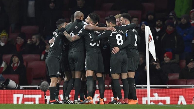 Un intratable Manchester City tumbó a Arsenal y se acercó más al título de la Premier