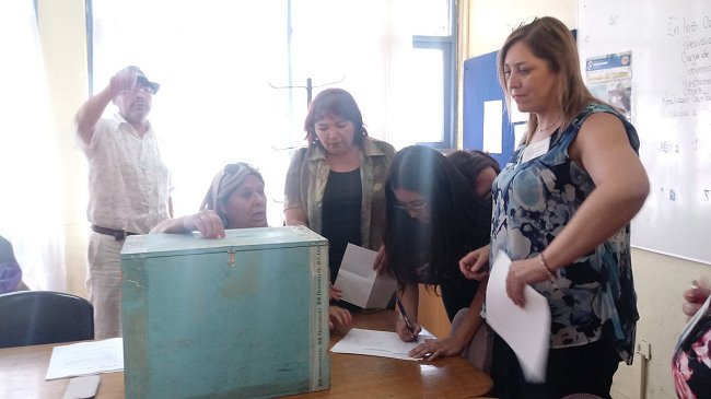 Profesores de Lo Prado, Cerro Navia y Pudahuel anuncian paro indefinido