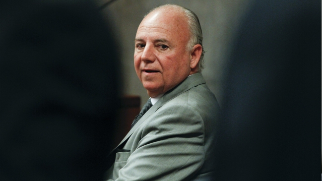 Fraude en Carabineros: Ex general director Eduardo Gordon quedó con arraigo nacional