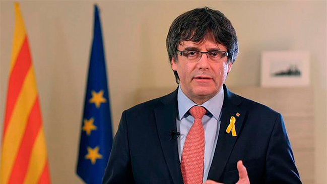 Puigdemont renunció a su investidura y propuso a un preso como candidato