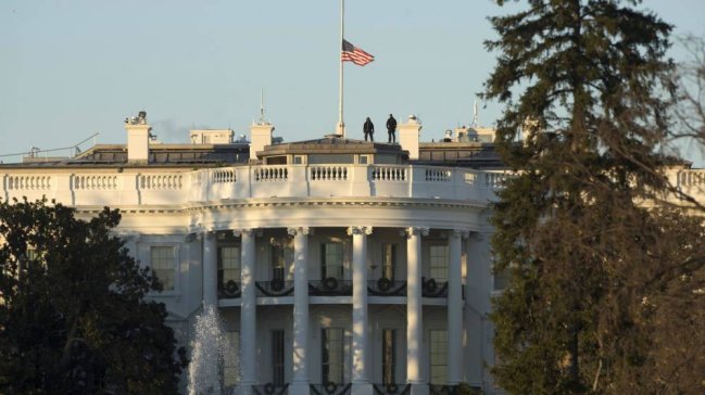 Falleció el hombre que se disparó frente a la Casa Blanca